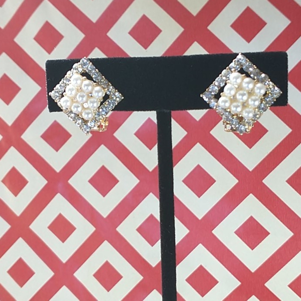 Gold tone Rhinestone Pearl clip-on earrings